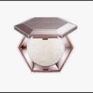 Fenty Beauty Diamond Bomb.